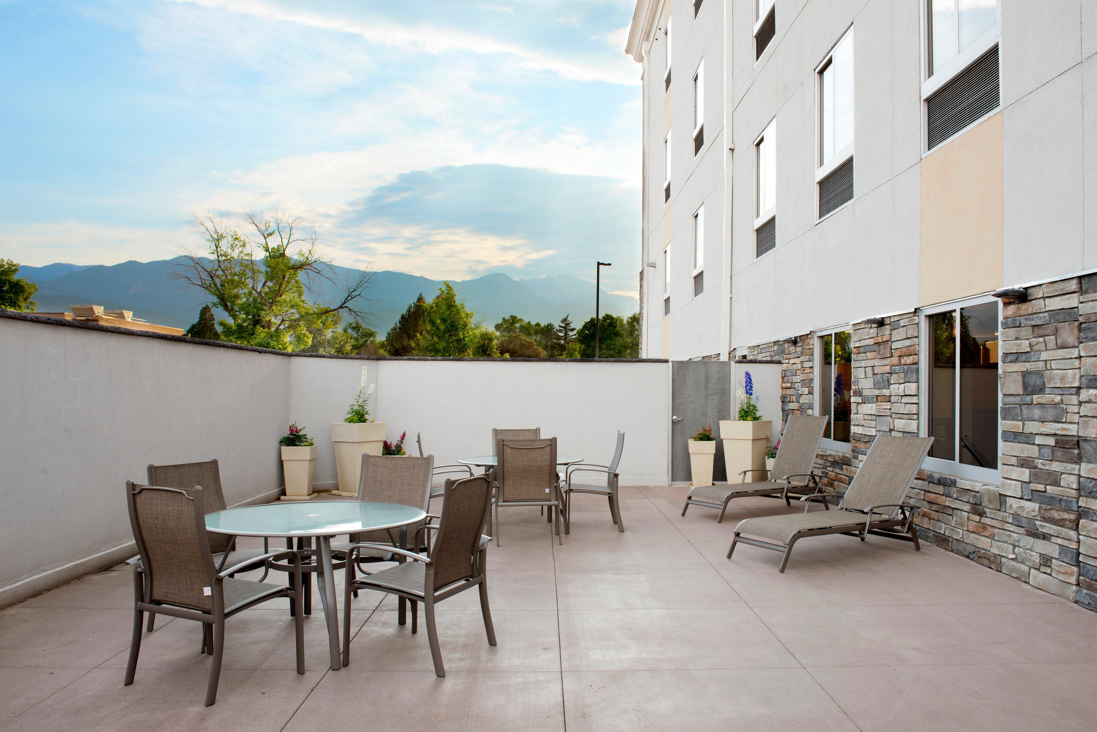 Holiday Inn Express & Suites Colorado Springs Central By Ihg Exterior photo