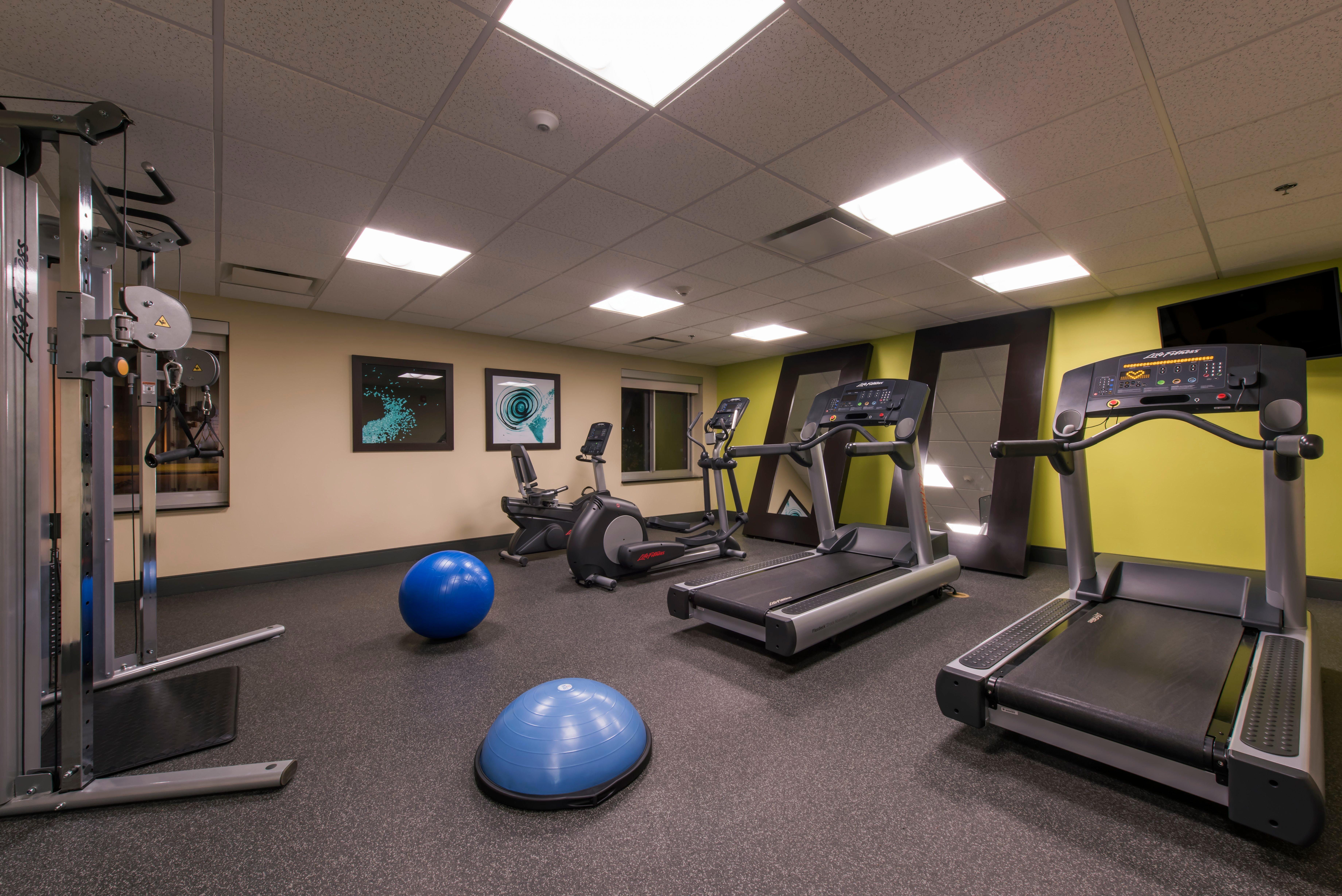 Holiday Inn Express & Suites Colorado Springs Central By Ihg Exterior photo