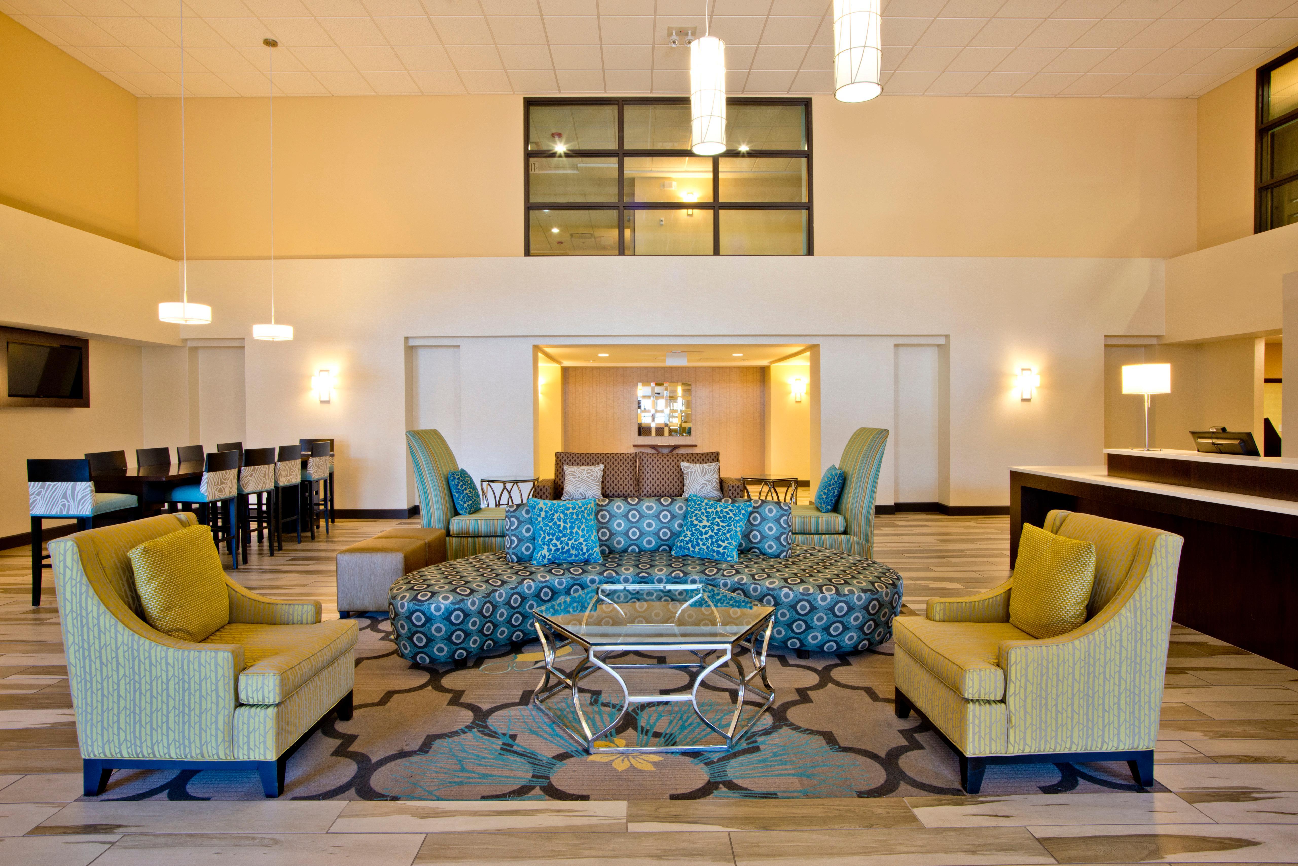 Holiday Inn Express & Suites Colorado Springs Central By Ihg Exterior photo