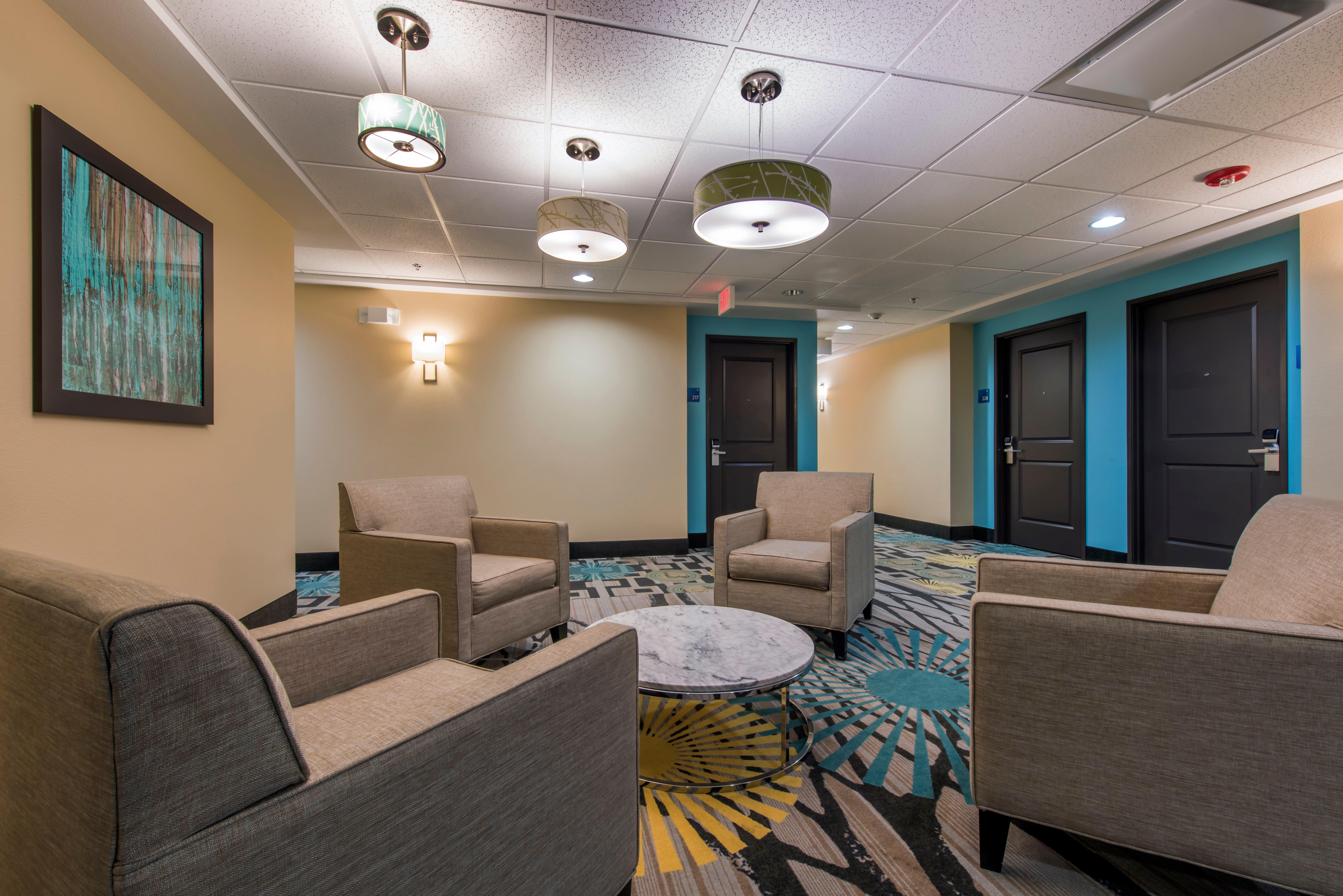 Holiday Inn Express & Suites Colorado Springs Central By Ihg Exterior photo