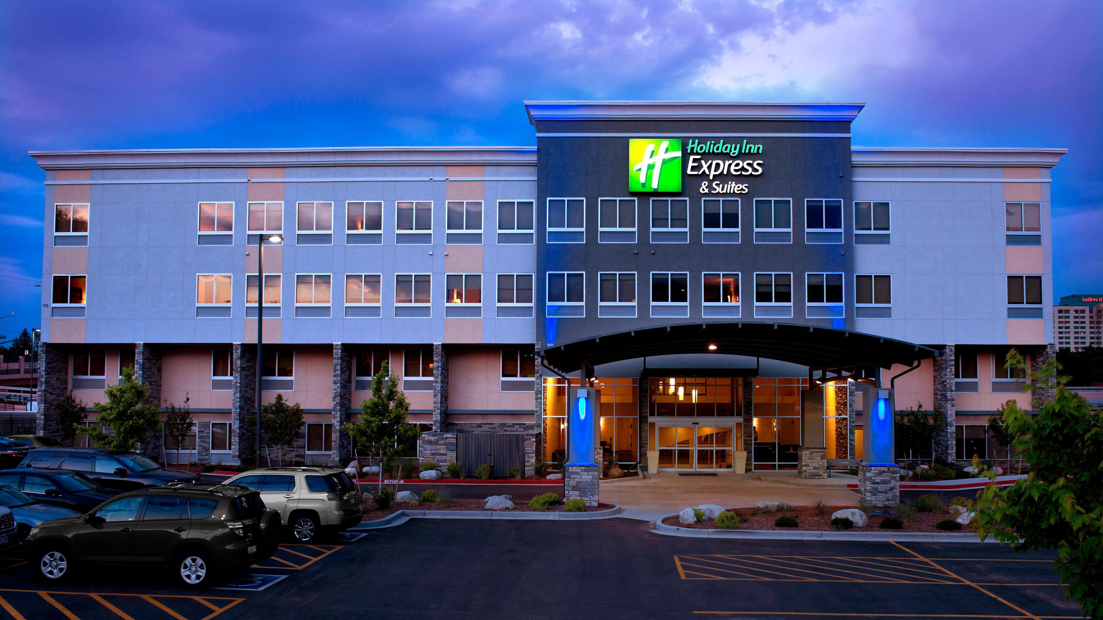 Holiday Inn Express & Suites Colorado Springs Central By Ihg Exterior photo