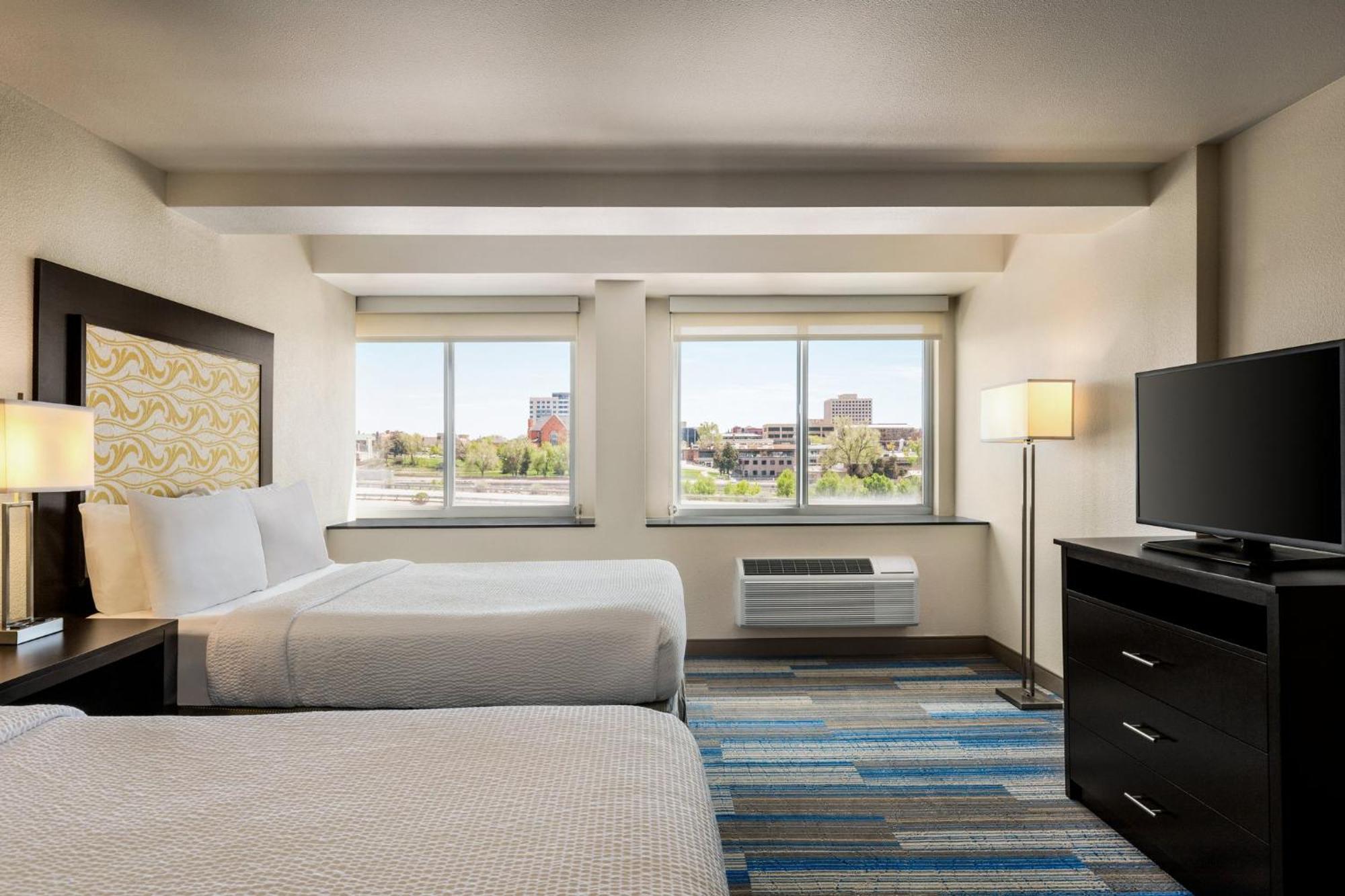 Holiday Inn Express & Suites Colorado Springs Central By Ihg Exterior photo
