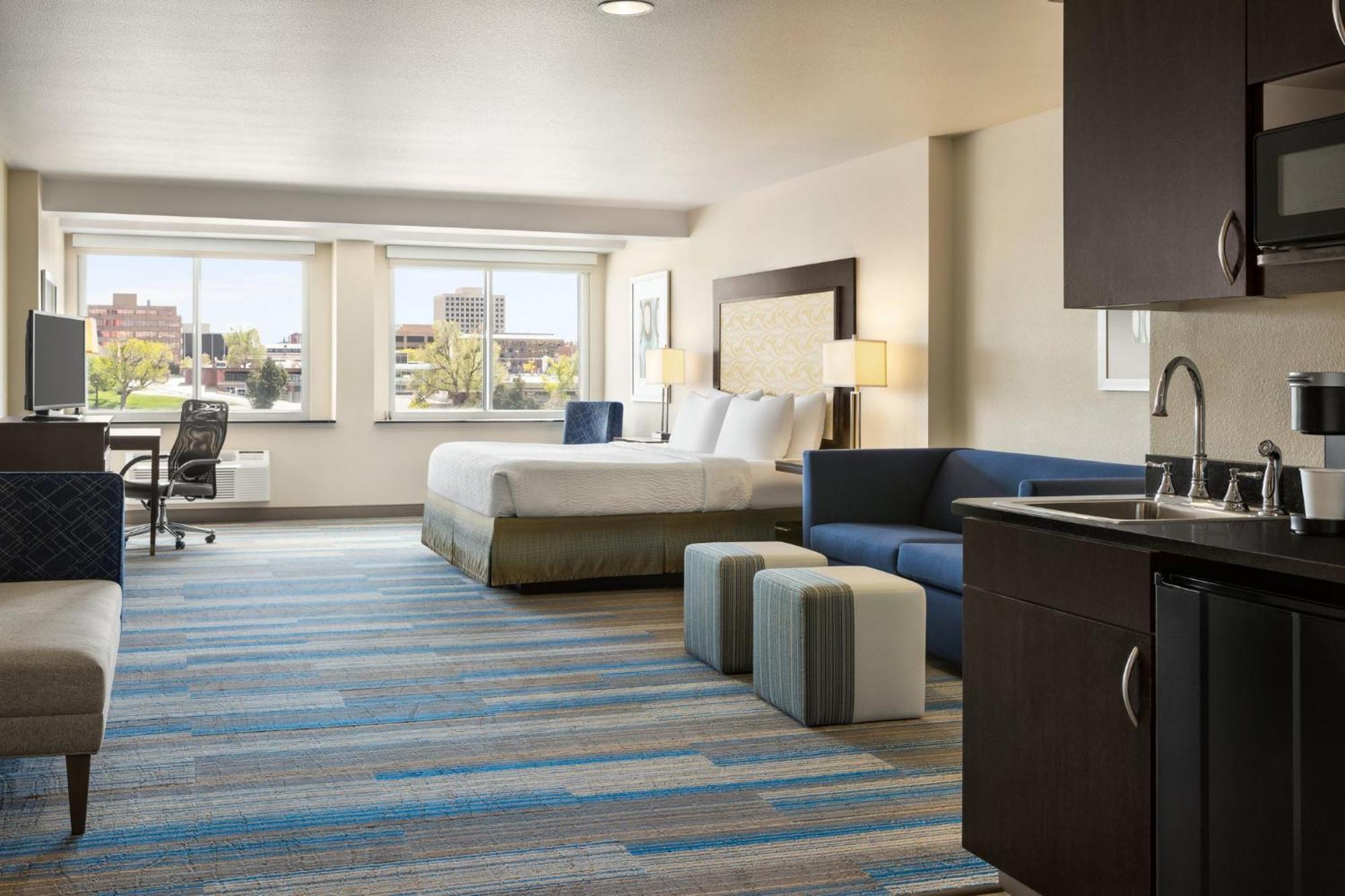 Holiday Inn Express & Suites Colorado Springs Central By Ihg Exterior photo