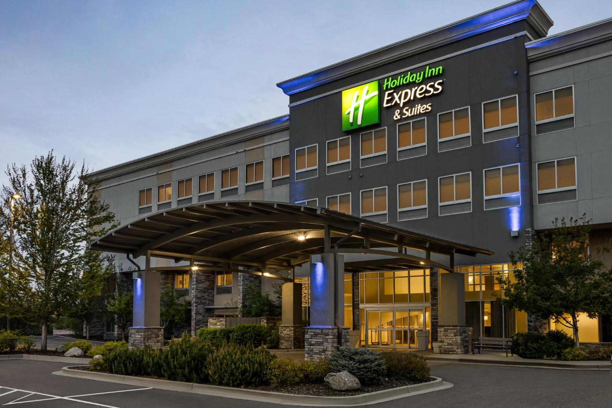 Holiday Inn Express & Suites Colorado Springs Central By Ihg Exterior photo
