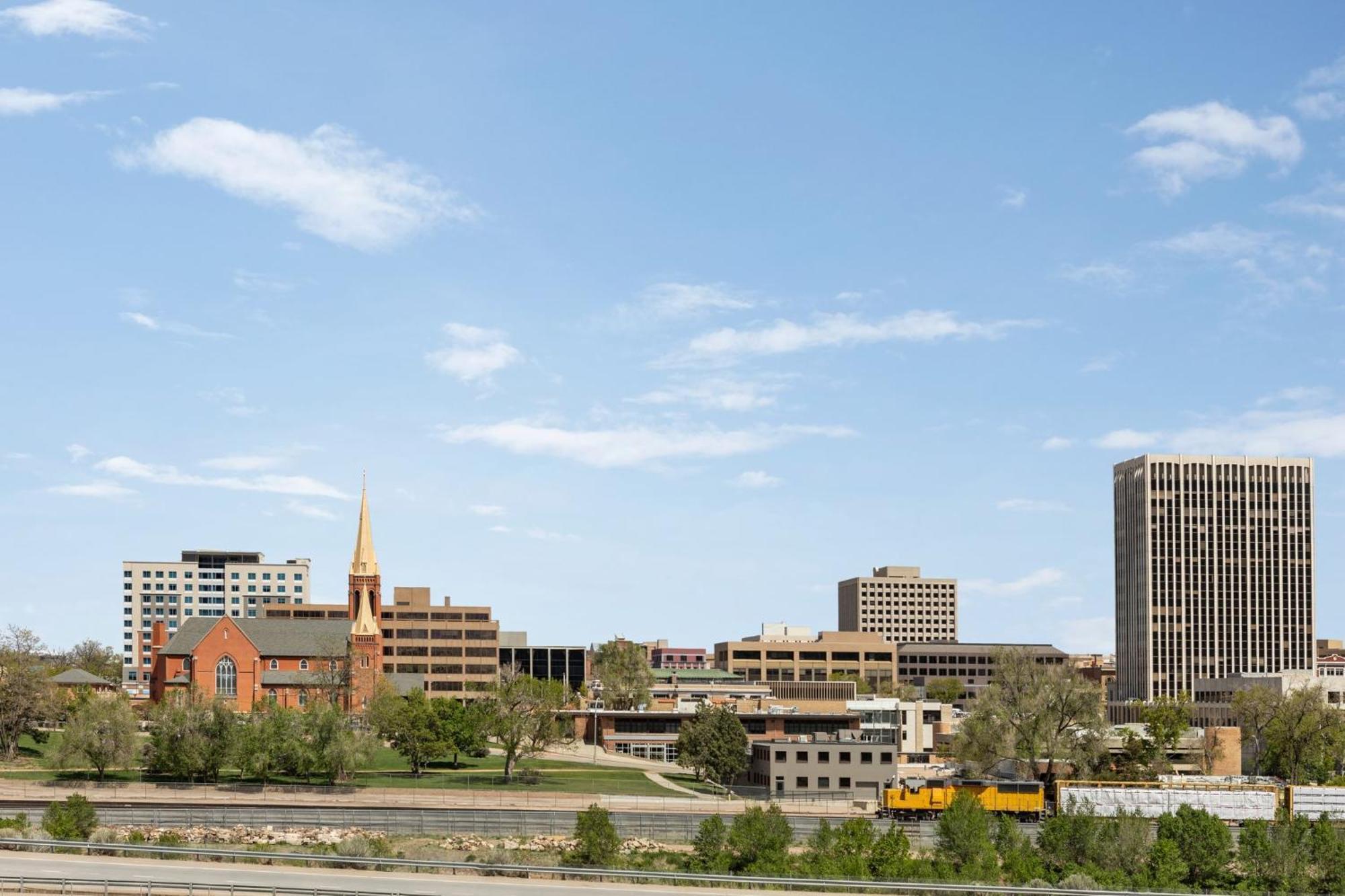 Holiday Inn Express & Suites Colorado Springs Central By Ihg Exterior photo