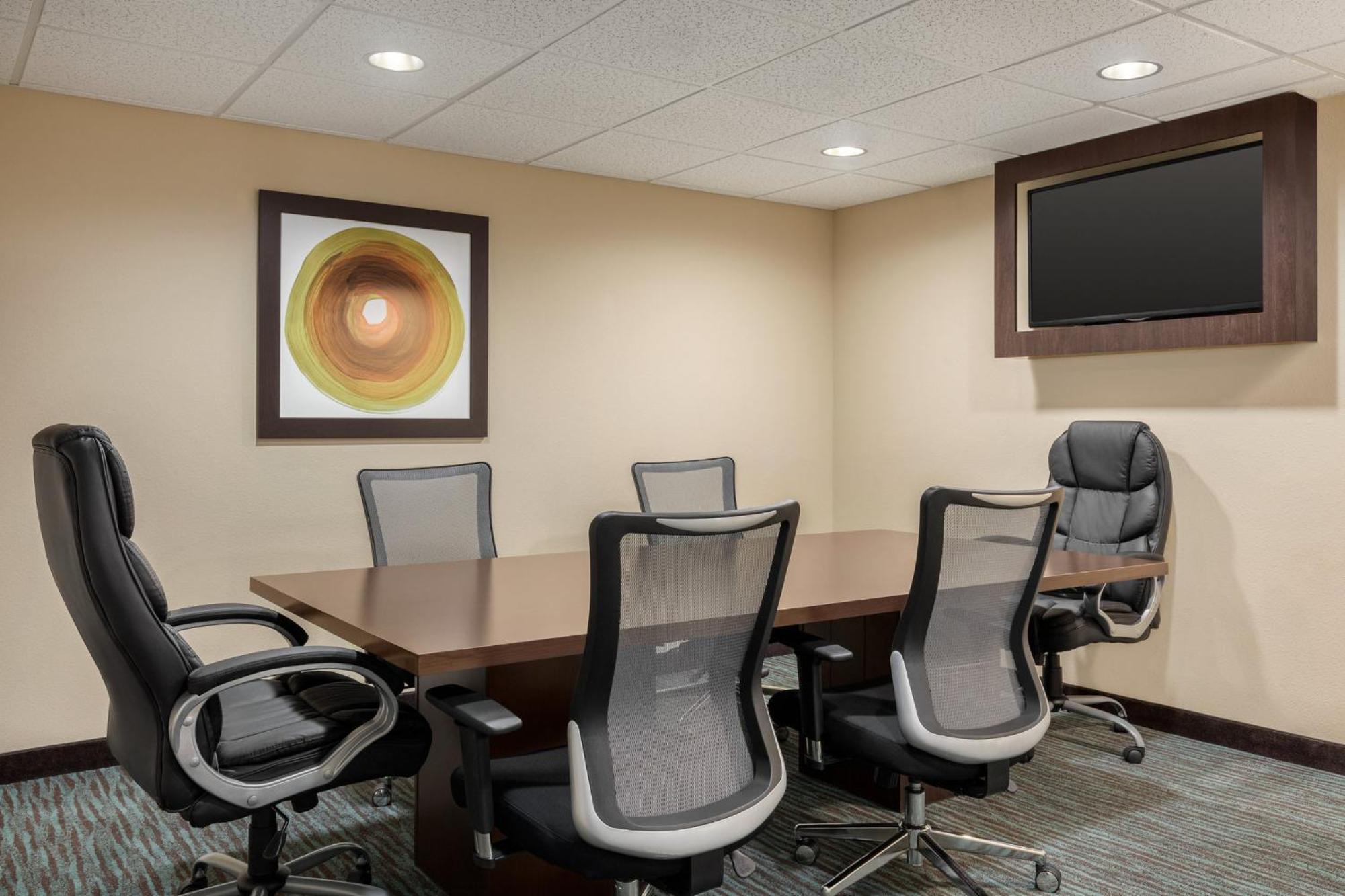 Holiday Inn Express & Suites Colorado Springs Central By Ihg Exterior photo