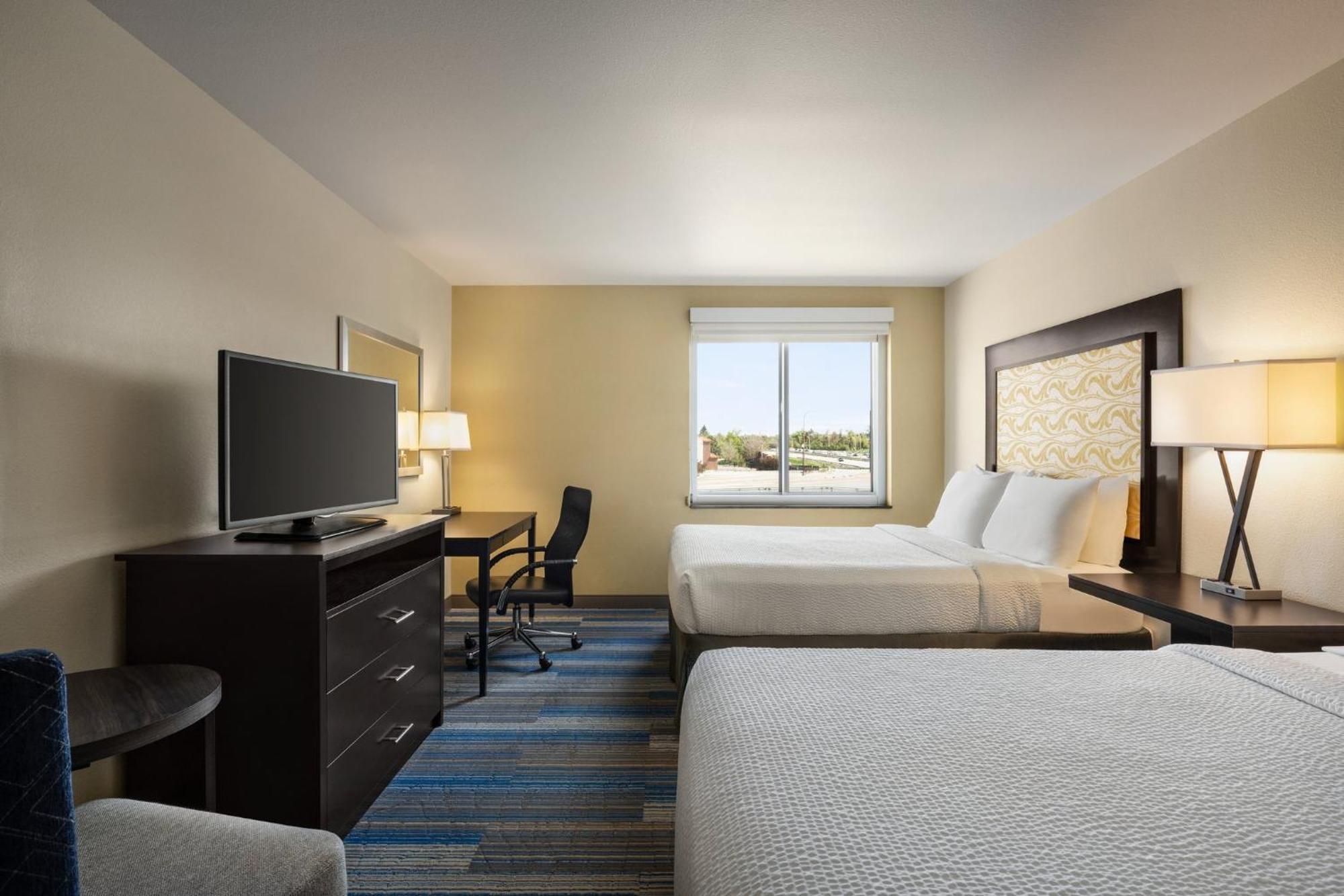 Holiday Inn Express & Suites Colorado Springs Central By Ihg Exterior photo
