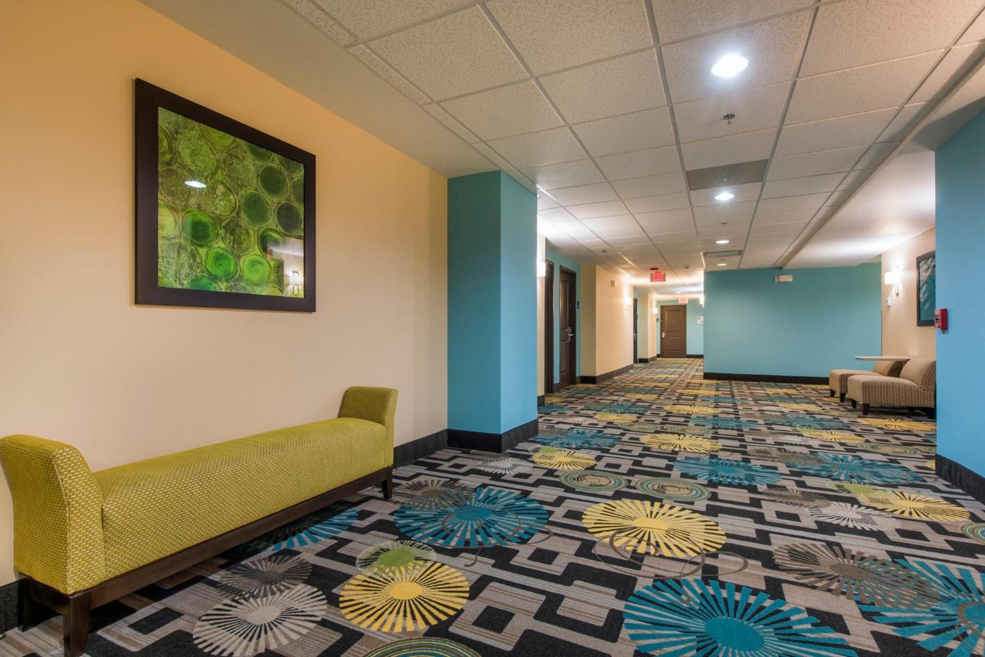 Holiday Inn Express & Suites Colorado Springs Central By Ihg Exterior photo